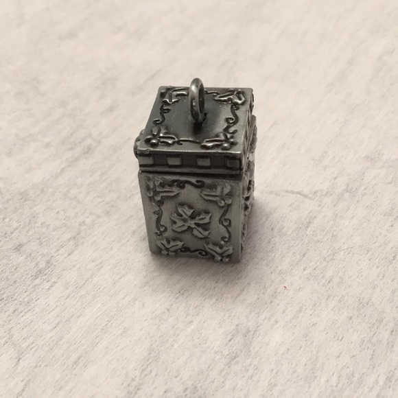 NWOT Metal Prayer Box Charm with Three Metal Angels Christmas Religious - Picture 4 of 14